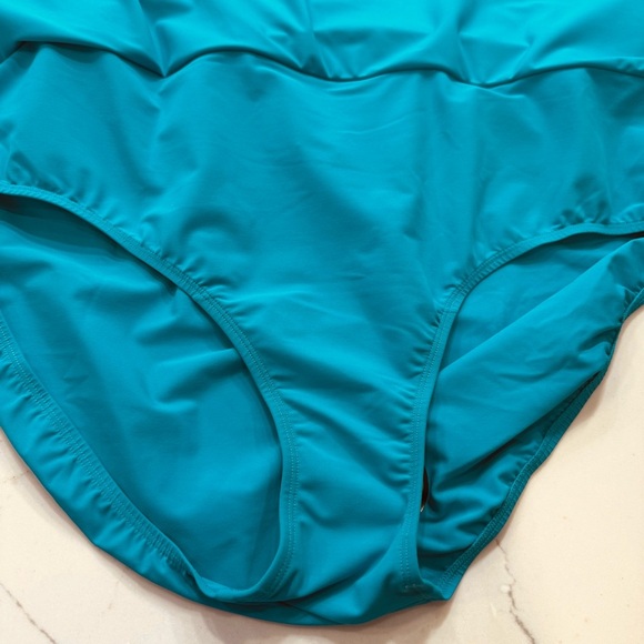 L.L. Bean Vibrant Blue Women's Slimming Swim Skirt UPF 40 22W - Picture 4 of 6